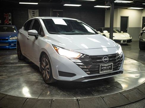 Used 2024 Nissan Versa SV w/ Trunk Package FWD image 5
