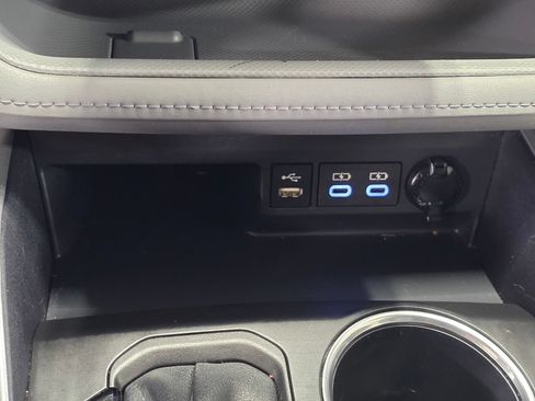 Used 2022 Toyota Highlander XLE FWD image 29
