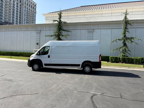 Used 2025 RAM ProMaster 2500 w/ Convenience Group image 10
