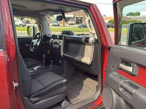 Used 2011 Toyota FJ Cruiser 4WD image 25