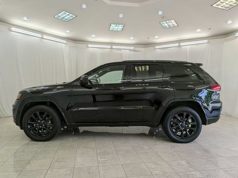 Used 2017 Jeep Grand Cherokee Altitude AWD/4WD image 5