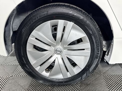 Used 2023 Nissan Leaf S image 32