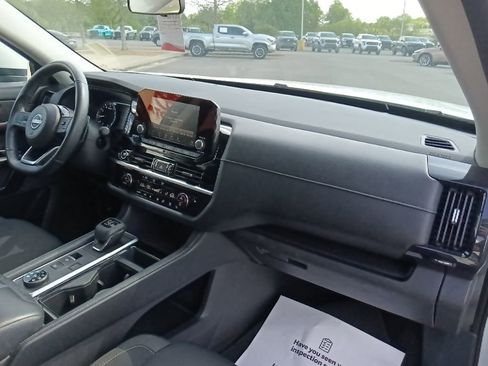 Used 2022 Nissan Pathfinder SV w/ SV Premium Package AWD/4WD image 37