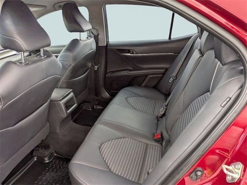 Used 2018 Toyota Camry SE image 12