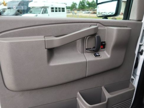 Used 2020 Chevrolet Express 3500 w/ Power Convenience Package RWD image 9