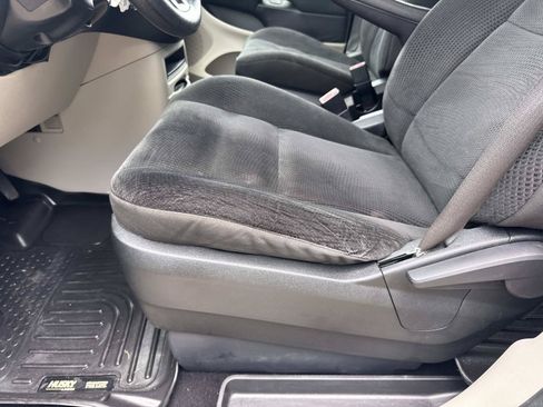 Used 2020 Dodge Grand Caravan SE w/ UConnect Hands-Free Group FWD image 16