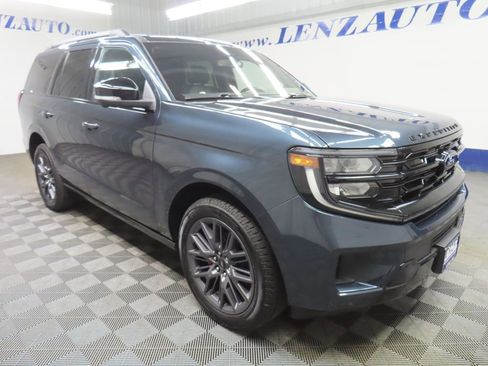 Used 2025 Ford Expedition Platinum w/ Stealth Performance Package AWD/4WD image 3