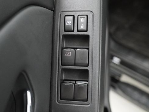 Used 2024 Nissan Frontier SV w/ SV Convenience Package RWD image 12