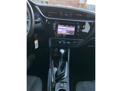 Used 2018 Toyota Corolla LE image 17