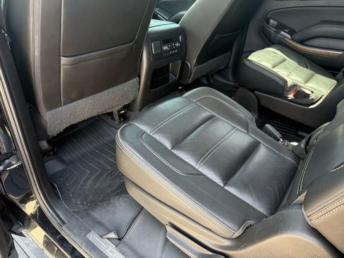 Used 2019 GMC Yukon XL Denali w/ Denali Ultimate Package AWD/4WD image 27