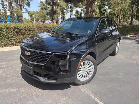 Certified 2024 Cadillac XT4 Luxury FWD image 1