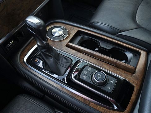 Used 2023 Nissan Armada SL w/ Captain's Chairs Package image 20