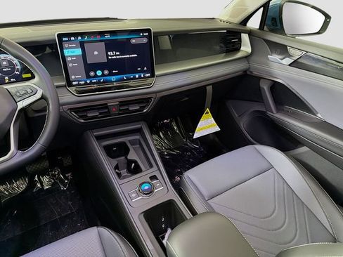 New 2026 Volkswagen Tiguan SE image 24