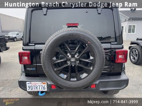 Used 2023 Jeep Wrangler Unlimited Sahara image 6