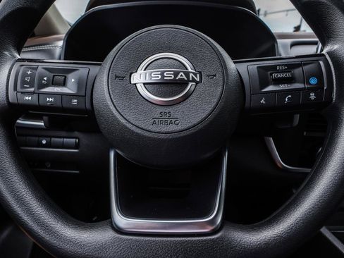 Used 2023 Nissan Rogue SV AWD/4WD image 12