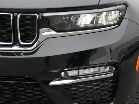 Used 2023 Jeep Grand Cherokee Limited w/ Luxury Tech Group II RWD image 7