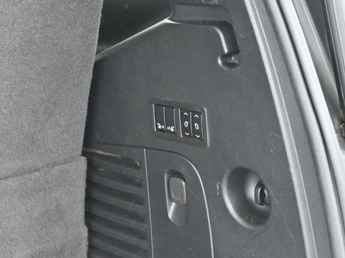 Used 2020 GMC Yukon Denali w/ Denali Premium Package image 11