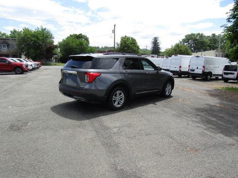 Used 2022 Ford Explorer XLT AWD/4WD image 6
