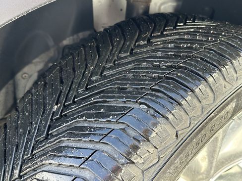 Used 2015 Ford Explorer XLT w/ Equipment Group 202A image 9