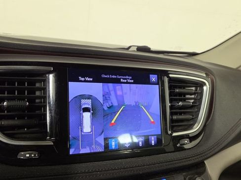 Used 2017 Chrysler Pacifica Limited w/ Advanced Safetytec Group FWD image 19
