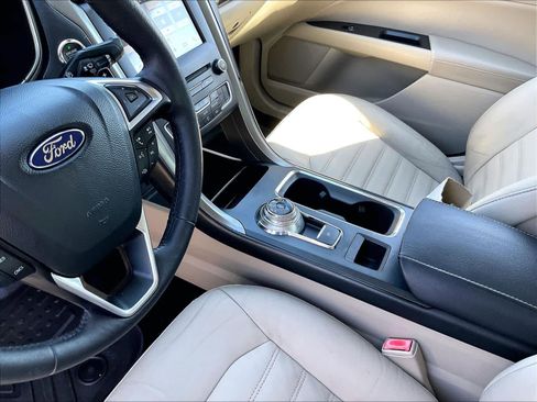 Used 2017 Ford Fusion SE w/ Fusion SE Technology Package FWD image 20