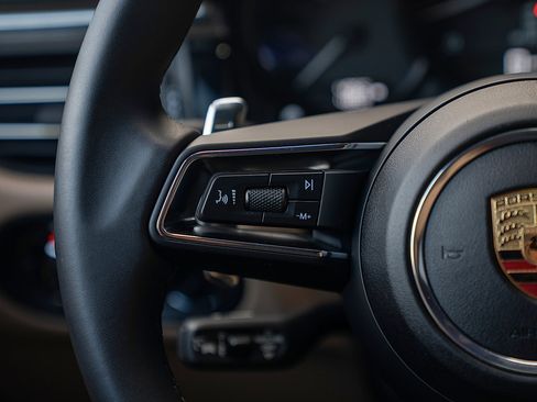 Used 2025 Porsche Macan image 7