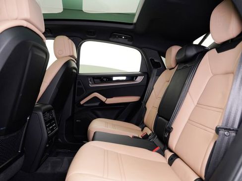 Certified 2025 Porsche Cayenne Coupe AWD/4WD image 29