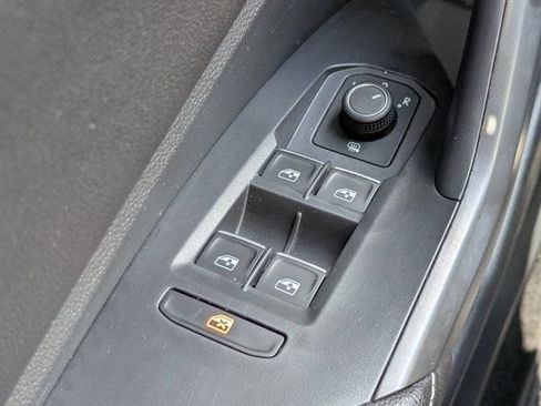 Used 2023 Volkswagen Jetta SE FWD image 22