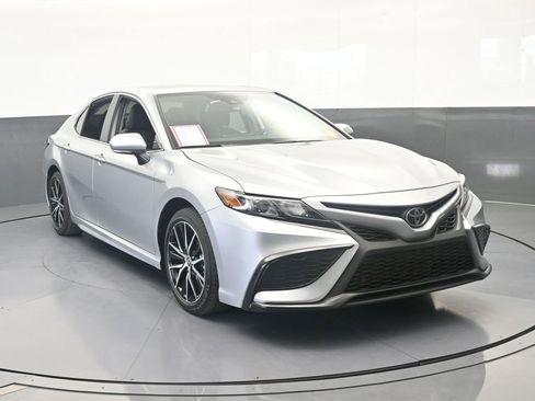 Used 2024 Toyota Camry SE w/ Convenience Package FWD image 9