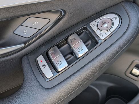 Used 2022 Mercedes-Benz GLC 300 image 13