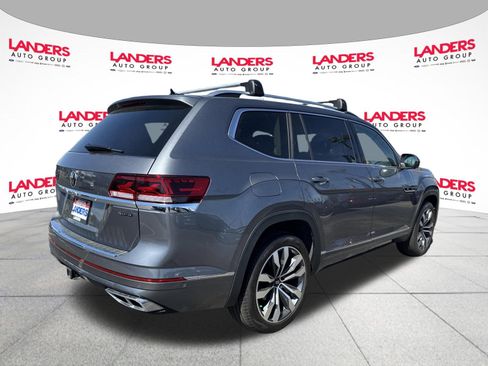 Used 2023 Volkswagen Atlas SEL Premium image 3