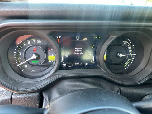 Used 2024 Jeep Wrangler Unlimited AWD/4WD image 18