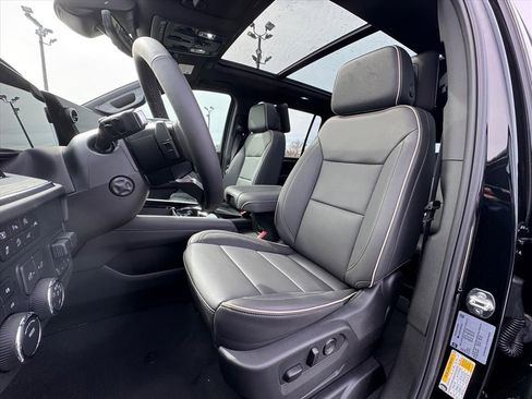 New 2025 Chevrolet Suburban Premier image 16