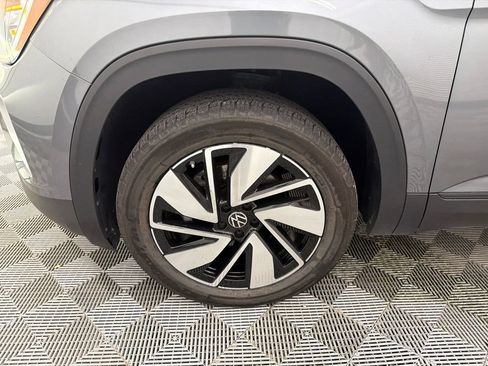 Used 2024 Volkswagen Atlas SE AWD/4WD image 12