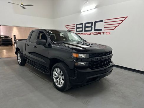 Used 2020 Chevrolet Silverado 1500 Custom w/ Custom Value Package AWD/4WD image 1