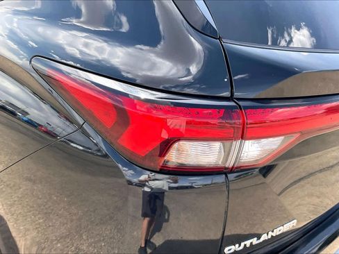 Used 2024 Mitsubishi Outlander SE image 29