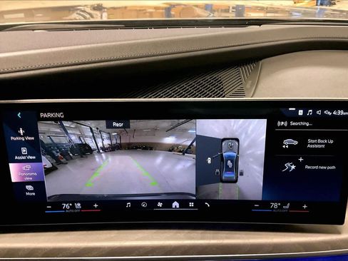 Used 2023 BMW 760i xDrive image 28