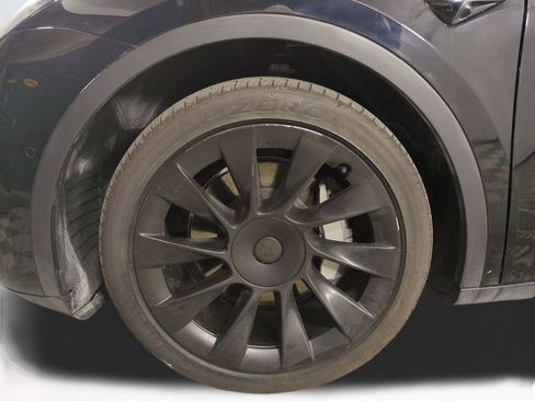 Used 2021 Tesla Model Y Long Range AWD/4WD image 11