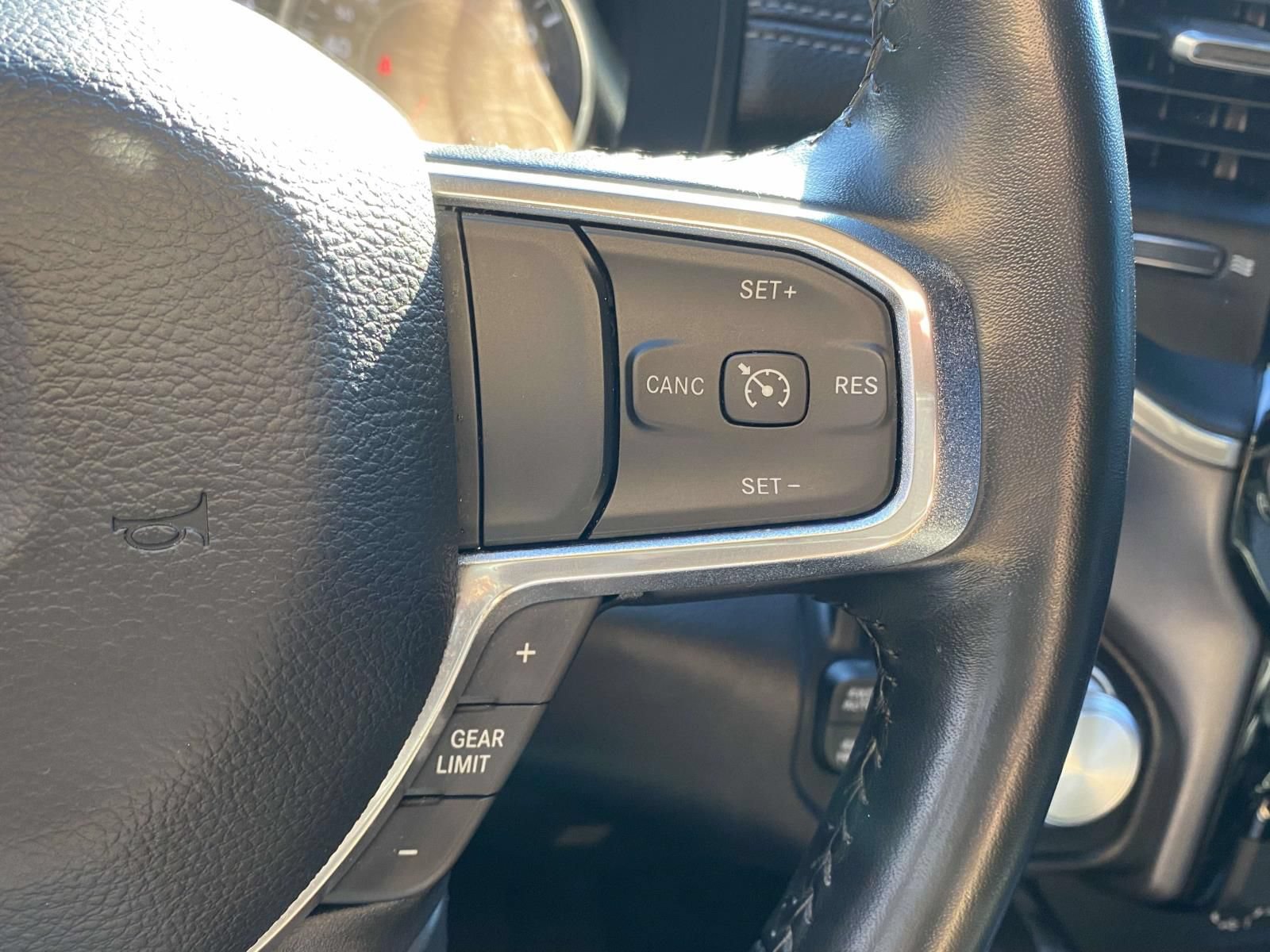Used 2023 RAM 1500 Laramie AWD/4WD image 22