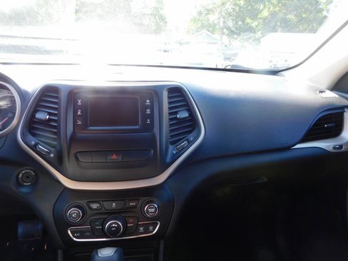 Used 2015 Jeep Cherokee Latitude image 8