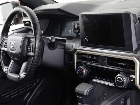 Used 2025 Toyota Tacoma SR5 AWD/4WD image 21