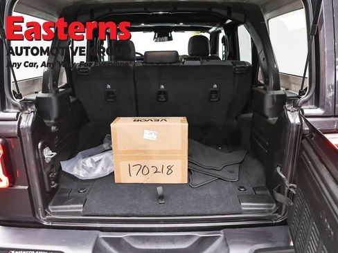 Used 2025 Jeep Wrangler Unlimited Sahara AWD/4WD image 9