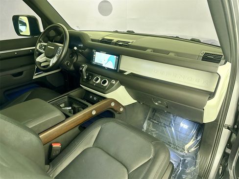 Used 2024 Land Rover Defender 90 X-Dynamic SE image 28