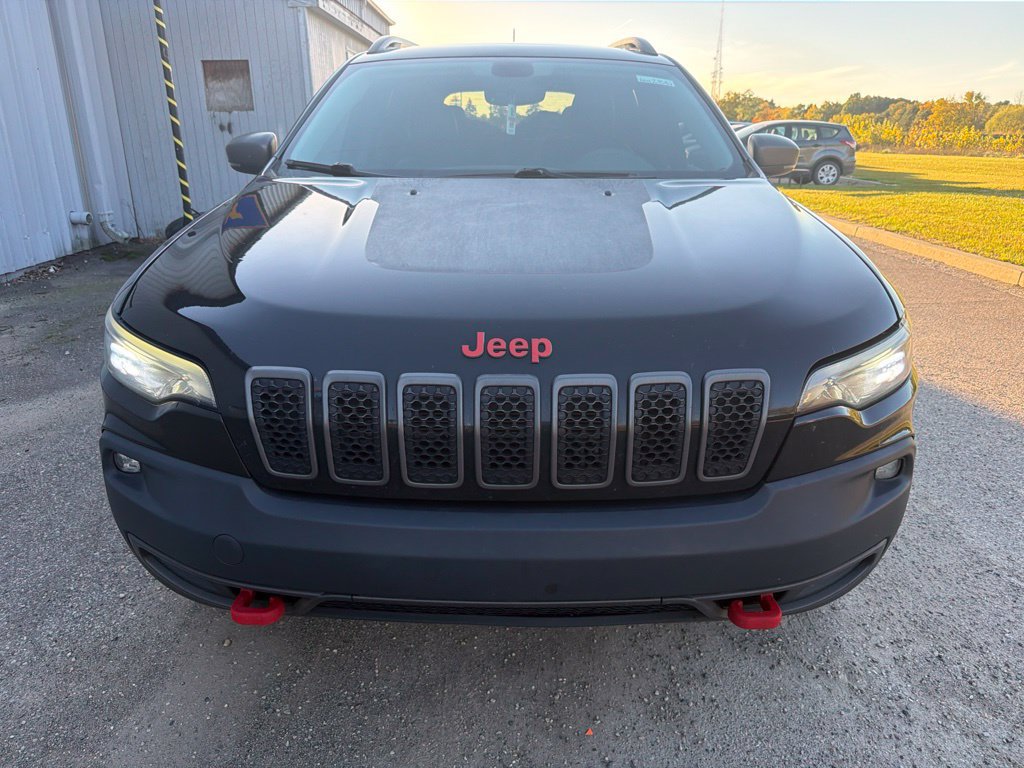 Used 2019 Jeep Cherokee Trailhawk AWD/4WD image 2