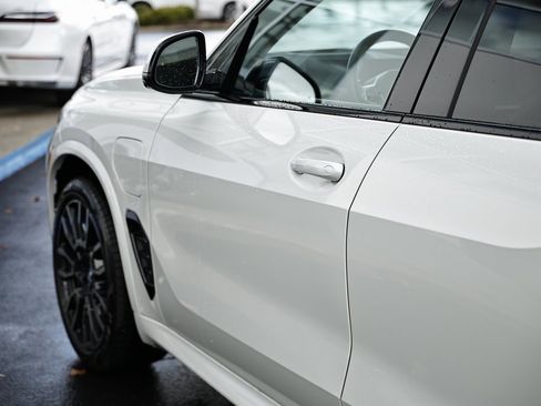 Used 2025 BMW X5 xDrive50e w/ Executive Package image 10