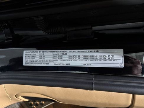 Used 2017 Bentley Bentayga image 81