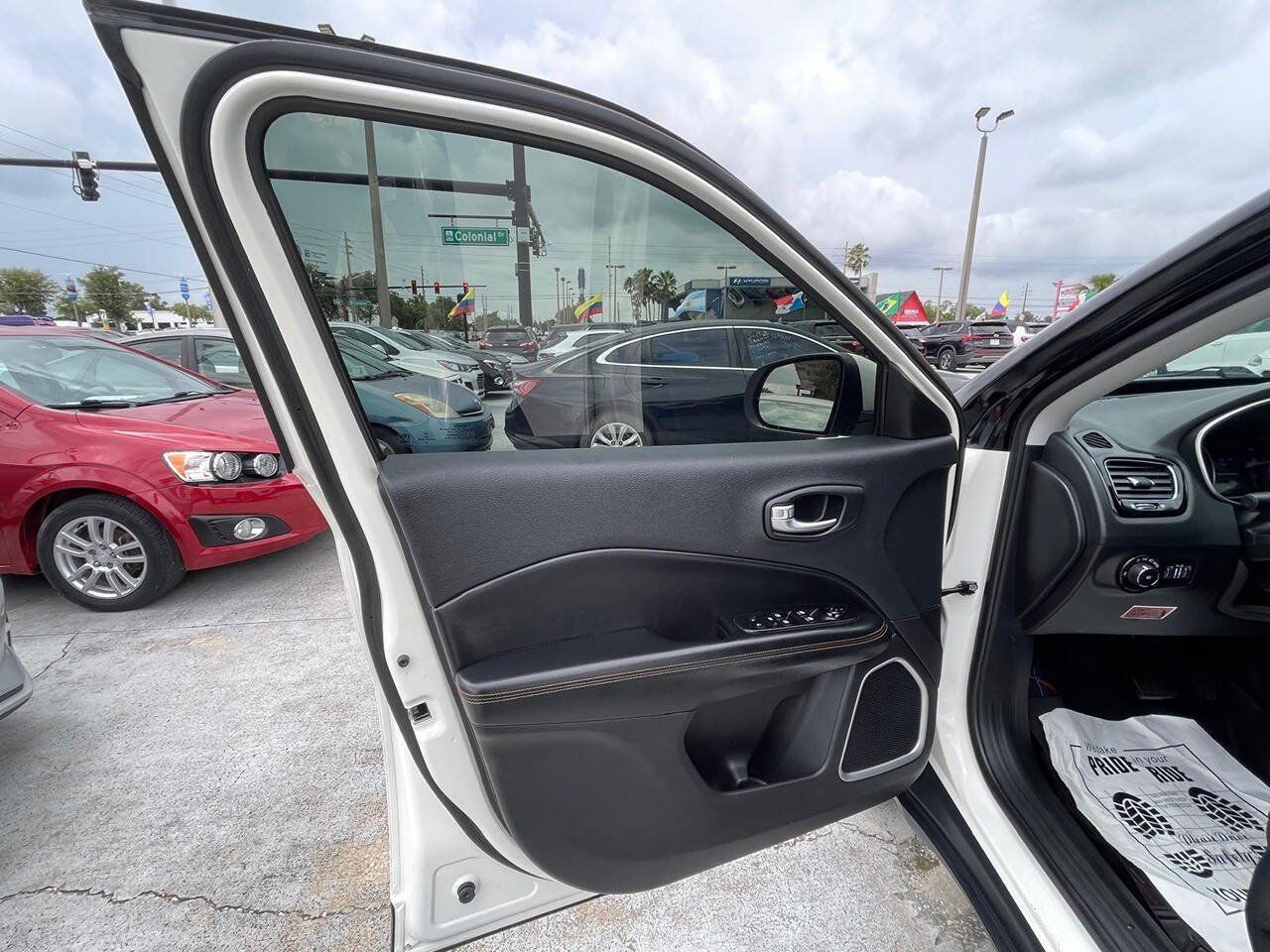 Used 2020 Jeep Compass Limited AWD/4WD image 9
