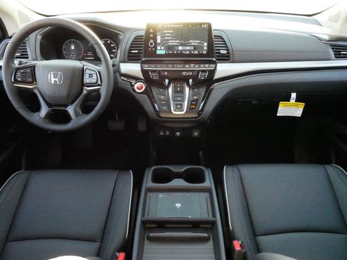 Used 2026 Honda Odyssey Touring image 10