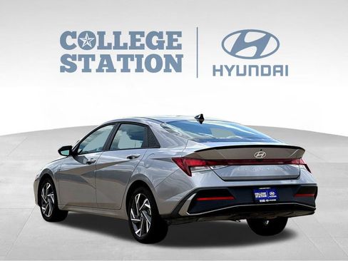 Used 2025 Hyundai Elantra Sport FWD image 8