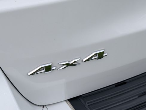 Used 2019 Jeep Grand Cherokee Laredo AWD/4WD image 9